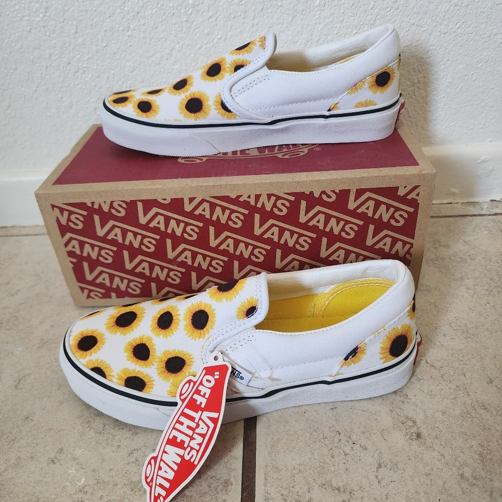 NIB Girl Vans Sunflower Classic Slip-on Shoes sz 3